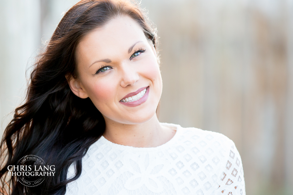 Beuatiful woman headshot - Social media headshots - Wilmingotn NC headshot photographers - Chris Lang Photography